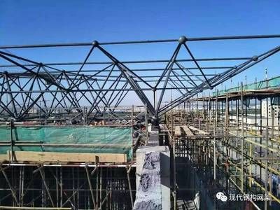 大型網(wǎng)架的主體安裝方法有哪些,?(小拼單元或散件直接在設(shè)計位置總拼的方法不需要大型機械) 裝飾工裝施工 第3張 大型網(wǎng)架的主體安裝方法有哪些,?(小拼單元或散件直接在設(shè)計位置總拼的方法不需要大型機械) 裝飾工裝施工 第3張