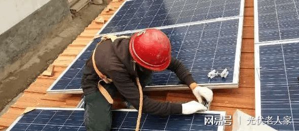 屋頂光伏發(fā)電工程費(fèi)用（屋頂光伏發(fā)電工程的費(fèi)用受多種因素影響家庭光伏發(fā)電工程）