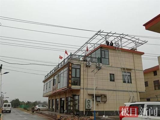平房屋頂安裝光伏發(fā)電板是不是不能超屋頂一米(平房屋頂安裝光伏發(fā)電板是否能超過屋頂一米的問題) 鋼結構跳臺設計 第2張 平房屋頂安裝光伏發(fā)電板是不是不能超屋頂一米(平房屋頂安裝光伏發(fā)電板是否能超過屋頂一米的問題) 鋼結構跳臺設計 第2張