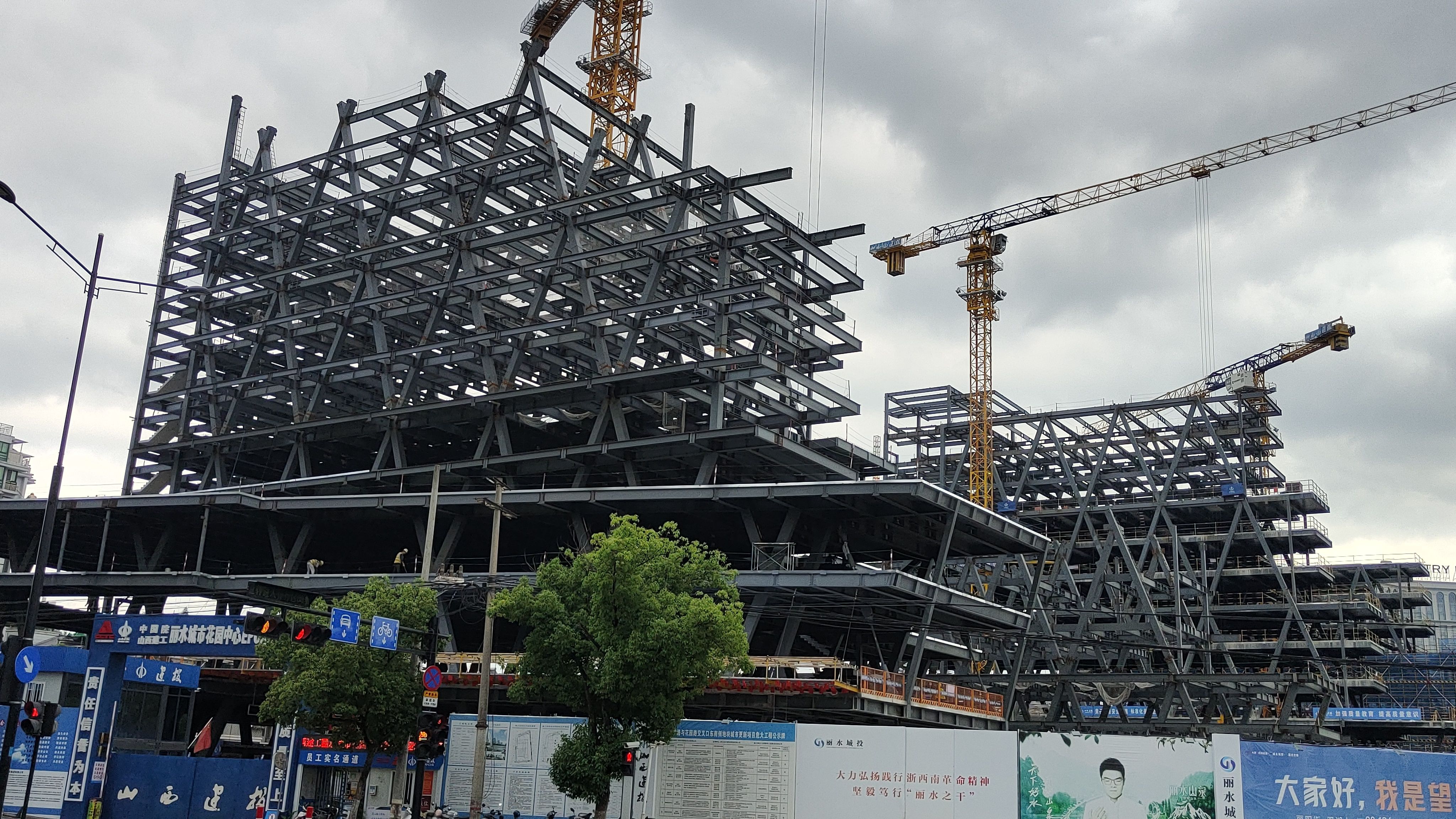 桁架樓承板在高層建筑中的應(yīng)用(桁架樓承板在高層建筑中的具體應(yīng)用和優(yōu)勢) 結(jié)構(gòu)機(jī)械鋼結(jié)構(gòu)設(shè)計(jì) 第5張 桁架樓承板在高層建筑中的應(yīng)用(桁架樓承板在高層建筑中的具體應(yīng)用和優(yōu)勢) 結(jié)構(gòu)機(jī)械鋼結(jié)構(gòu)設(shè)計(jì) 第5張